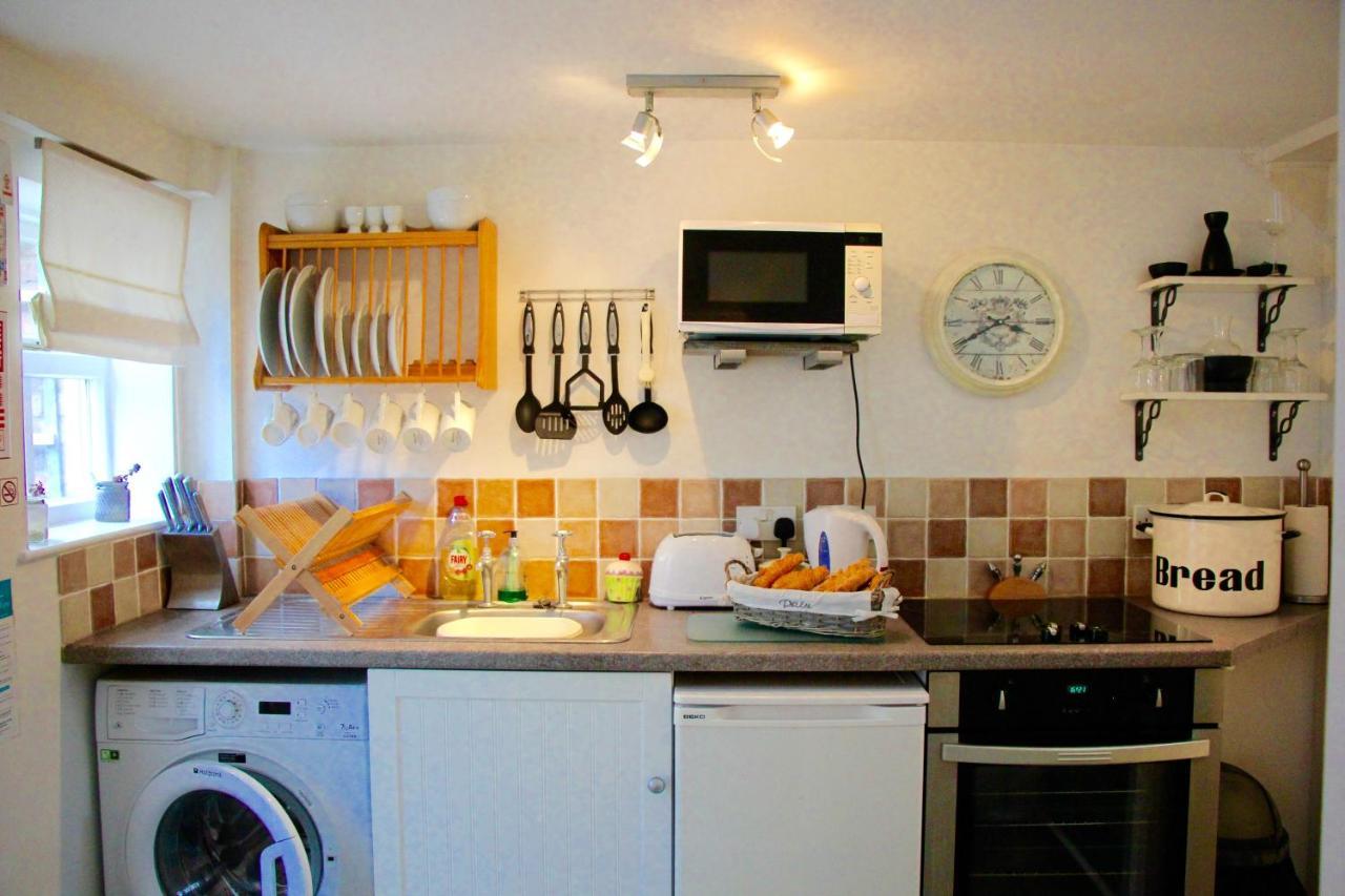 Romantic Flint Cottage On The Suffolk Coast Saxmundham Exterior photo