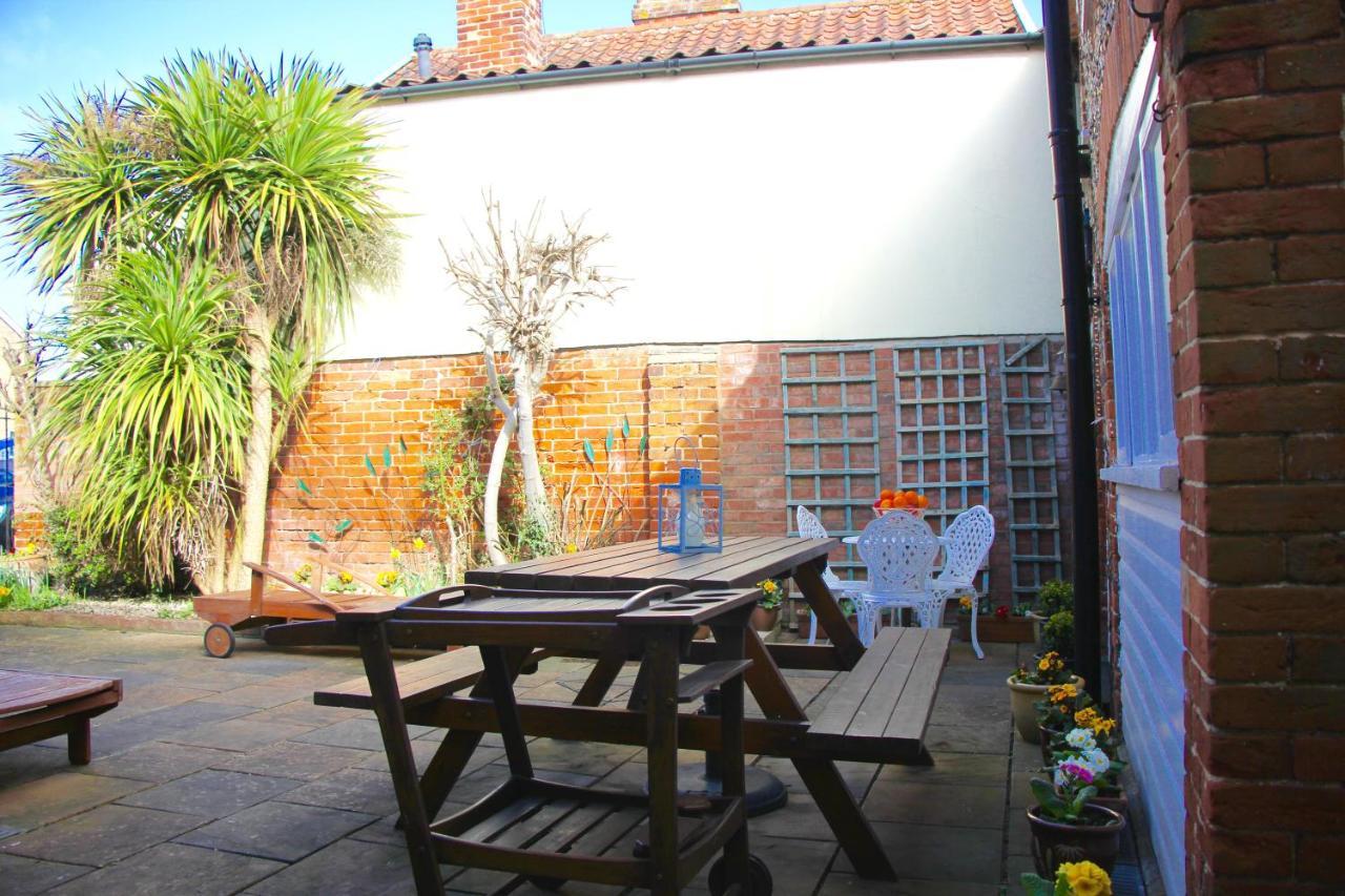 Romantic Flint Cottage On The Suffolk Coast Saxmundham Exterior photo